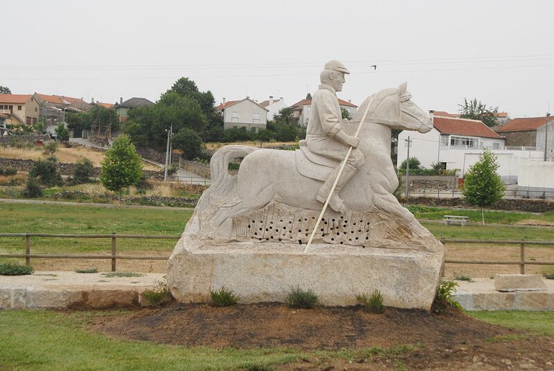 Ficheiro:Cavaleiro Aldeia-Velha Eugenio-Macedo.jpg
